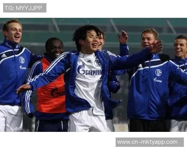 蒿俊闵庆祝38岁生日曾在沙尔克04留洋并参与欧冠赛事