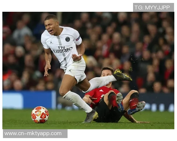 朗斯主场迎战巴黎圣日耳曼期待精彩对决双方球员状态火热斗志昂扬